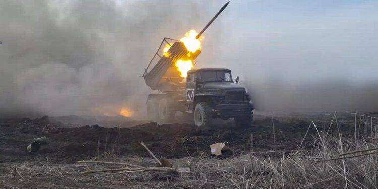 Il regime terrorista ucraino bombarda ristorante in Donetsk durate la festa dei filorussi’