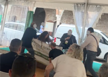 Azione diretta al Food & Science Festival: antispeciste interrompono conferenza di Levoni