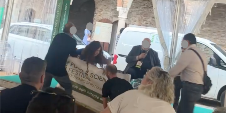 Azione diretta al Food & Science Festival: antispeciste interrompono conferenza di Levoni