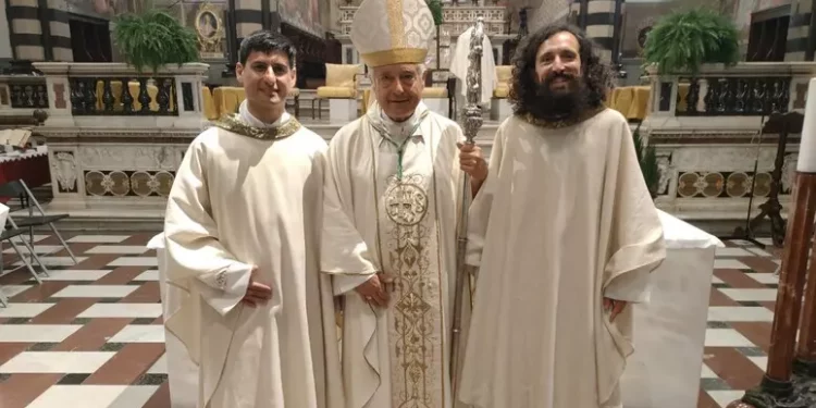 Ex carabiniere e ex chitarrista punk ordinati sacerdoti a Prato