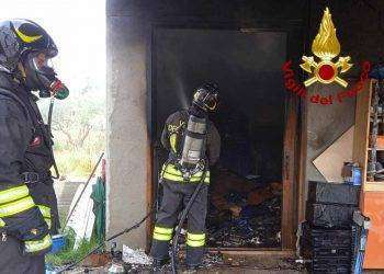 Olbia, incendio in un garage: proprietari intossicati