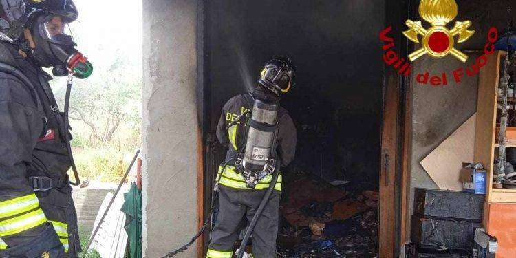 Olbia, incendio in un garage: proprietari intossicati