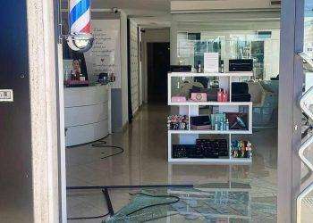 Quartu, malviventi colpiscono ancora: vetrine sfondate e attrezzatura rubata in centro estetico