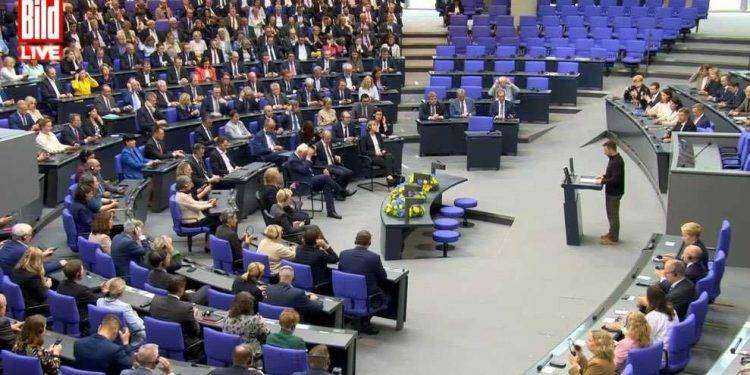 Zelensky al Bundestag, Afd e Bsw boicottano il suo discorso e disertano