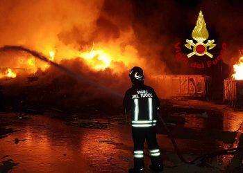 Olbia, incendio nella discarica di Spiritu Santu