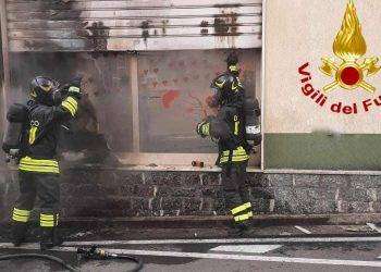 Cagliari, in fiamme pasticceria: intervento dei Vigili del Fuoco