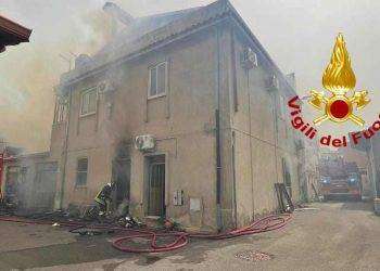 Incendio a Maracalagonis, distrutta la casa di una coppia di anziani
