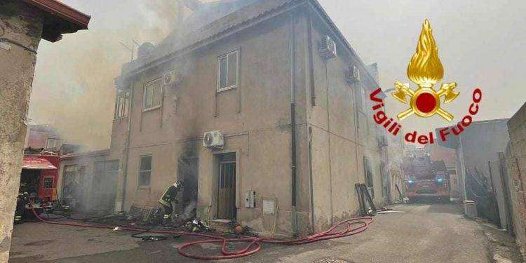 Incendio a Maracalagonis, distrutta la casa di una coppia di anziani