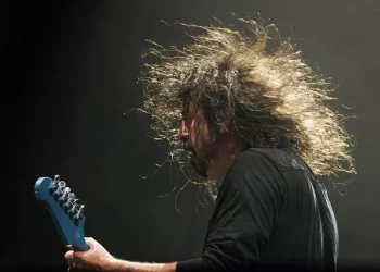 Dave Grohl attacca Taylor Swift, ‘lei non suona dal vivo’
