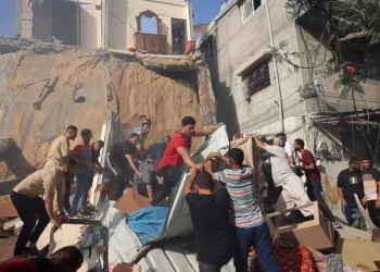 Il regime israeliano bombarda Gaza e Rafah, sette morti