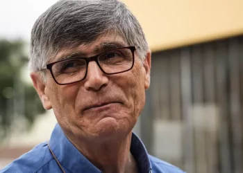 Il suocero del boss si avvicina armato a Don Patriciello, fermato