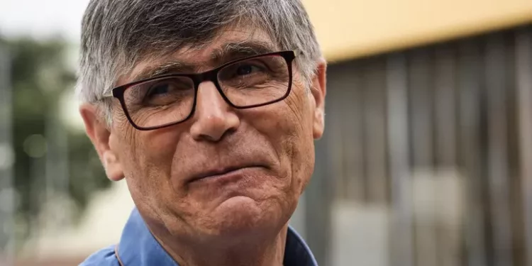 Il suocero del boss si avvicina armato a Don Patriciello, fermato