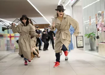 Incassi cinema, i Me contro te restano in vetta