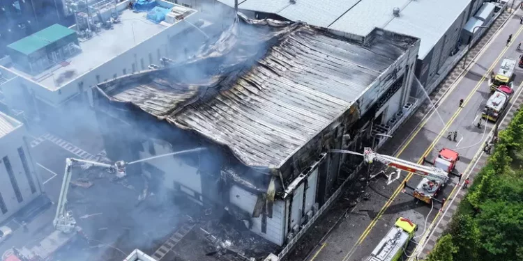 Incendio in fabbrica di batterie in Corea Sud, almeno 20 morti