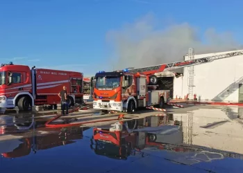 Incendio nello stabilimento di ortofrutta Sa Marigosa