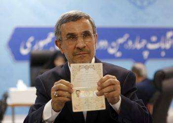 Iran, ex leader Ahmadinejad si candida alle presidenziali