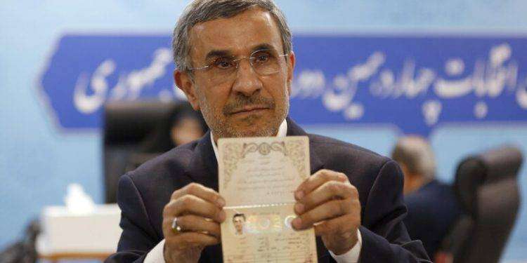Iran, ex leader Ahmadinejad si candida alle presidenziali