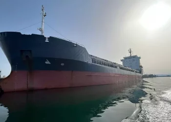 Irregolarità a bordo, mercantile fermato in porto a Oristano