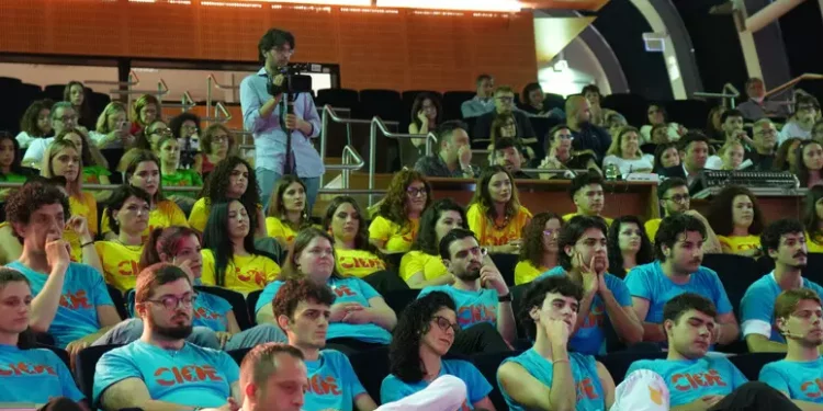 Lello Arena, riapre l’accademia dei talenti