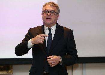 L’ex direttore Lirio Abbate non tutelato dall’Espresso in una causa per diffamazione. La solidarietà del sindacato