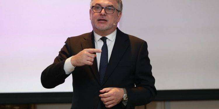 L’ex direttore Lirio Abbate non tutelato dall’Espresso in una causa per diffamazione. La solidarietà del sindacato