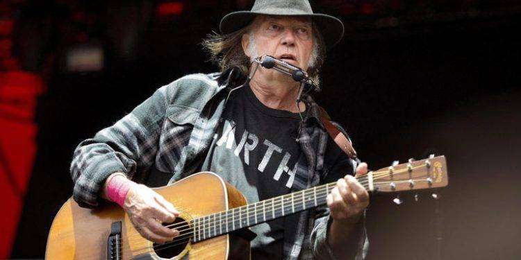 Malattie nella band, Neil Young cancella il tour