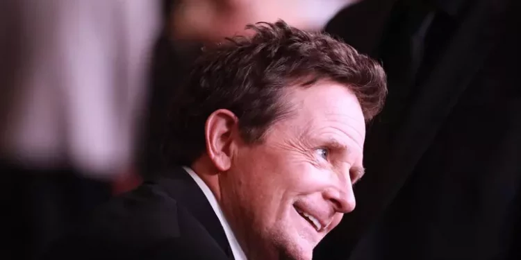 Michael J. Fox suona a sorpresa sul palco con i Coldplay