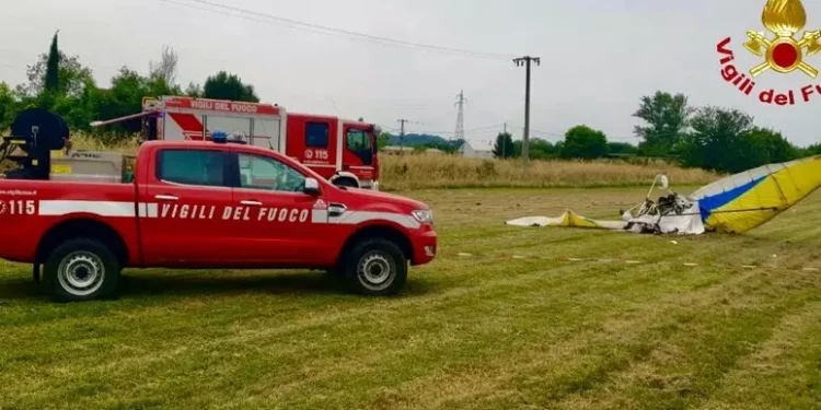 Precipita un deltaplano nel Pisano, due morti