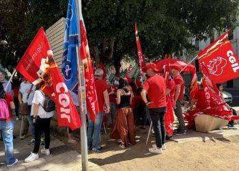 Sciopero mense, lavoratori in piazza a Cagliari e Sassari