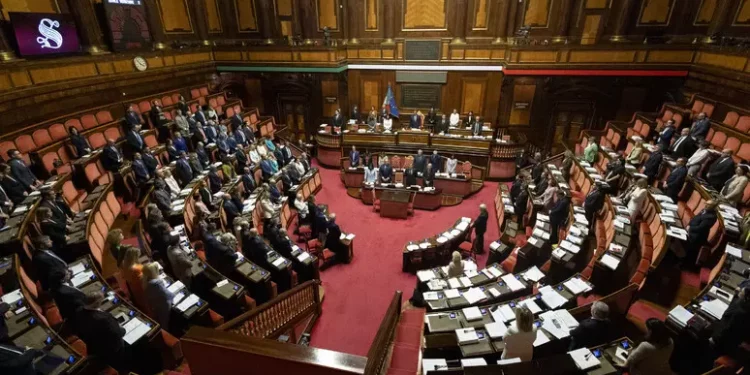 Le senatrici d’opposizione occupano l’Aula del Senato