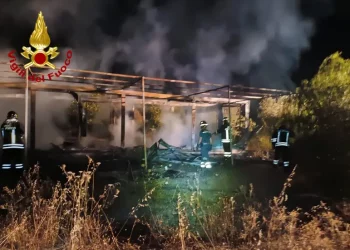 Bari Sardo, fiamme in un cantiere in disuso: si ipotizza origine dolosa