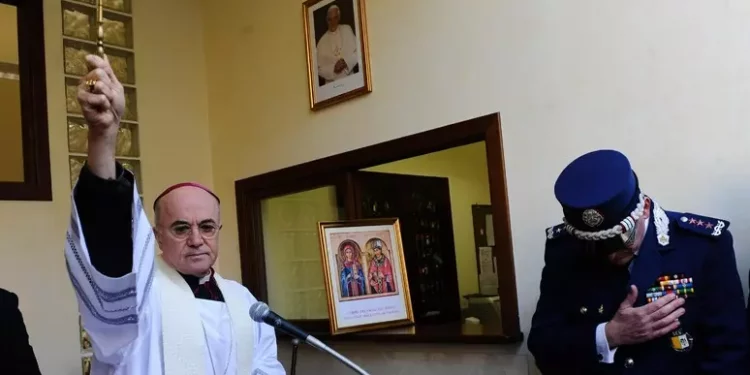 Il Vaticano convoca monsignor Viganò, è accusato di scisma