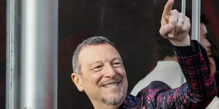 ‘Sorrisi’, Amadeus condurrà La Corrida sul Nove in autunno