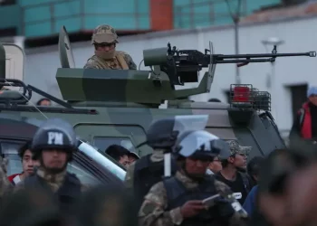 Bolivia, in migliaia in piazza contro il colpo di stato