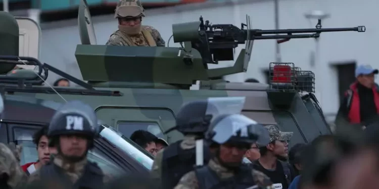 Bolivia, in migliaia in piazza contro il colpo di stato