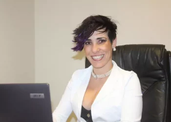 Post sessista contro assessora Desirè Manca, faccia film con Siffredi