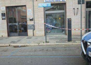 Esplode bancomat durante una rapina, 2 banditi gravissimi