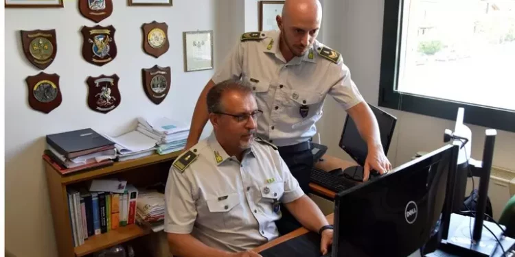 Si finge malato e in 3 anni lavora a scuola solo 9 giorni