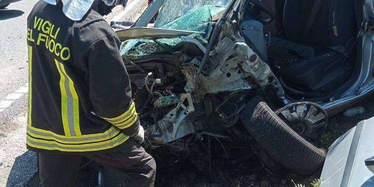 Brutto incidente a Oliena, scontro frontale con 4 feriti