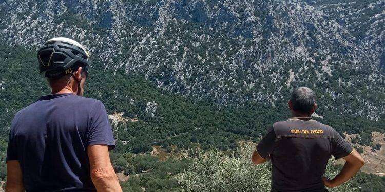 Oliena, scala un monte e un masso gli cade sulla schiena: una donna ferita