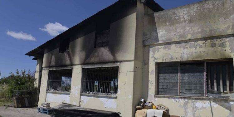 Incendio devasta un’officina meccanica ad Abbasanta