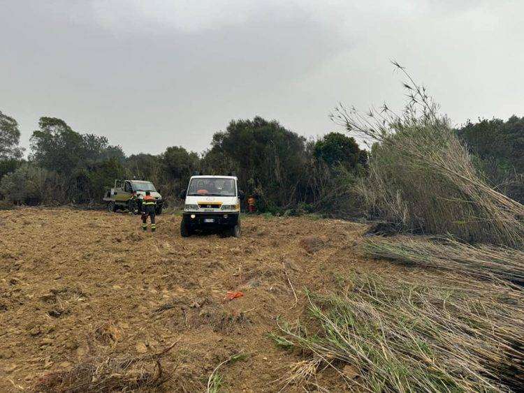 Fiamme a Quartucciu, intervento di due elicotteri e dei volontari