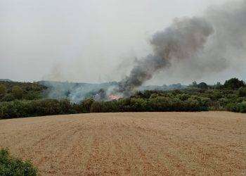Fiamme a Quartucciu, intervento di due elicotteri e dei volontari