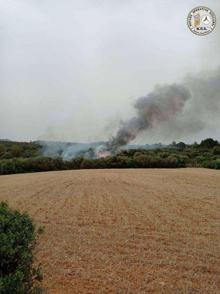 Fiamme a Quartucciu, intervento di due elicotteri e dei volontari