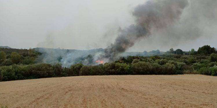 Fiamme a Quartucciu, intervento di due elicotteri e dei volontari