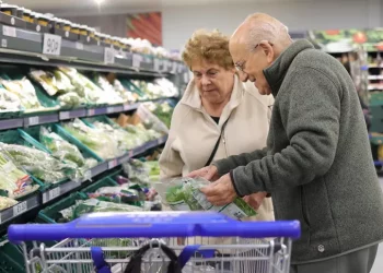 Istat, l’inflazione di giugno ferma a +0,8%, scende il carrello della spesa