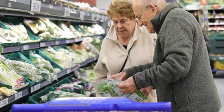 Istat, l’inflazione di giugno ferma a +0,8%, scende il carrello della spesa