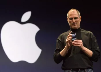 All’asta gli abiti e il computer Macintosh di Steve Jobs