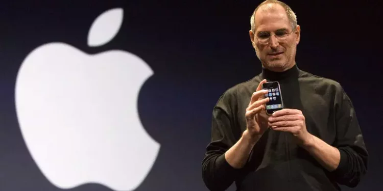 All’asta gli abiti e il computer Macintosh di Steve Jobs
