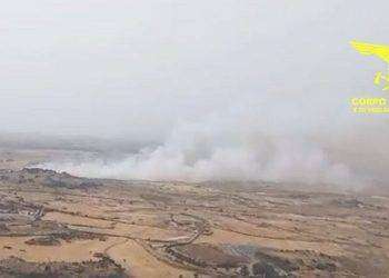 Vastissimo incendio a Macomer, in azione due elicotteri del Corpo Forestale e un canadair